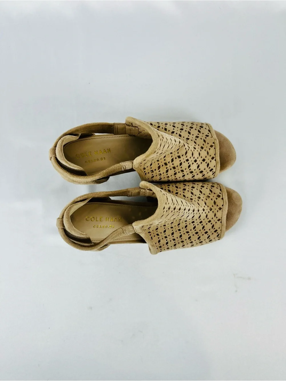 Cole Haan Edie Wedge Peep-toe Sandals Side Cutouts Stacked Wedge Heel Tan Sz 7